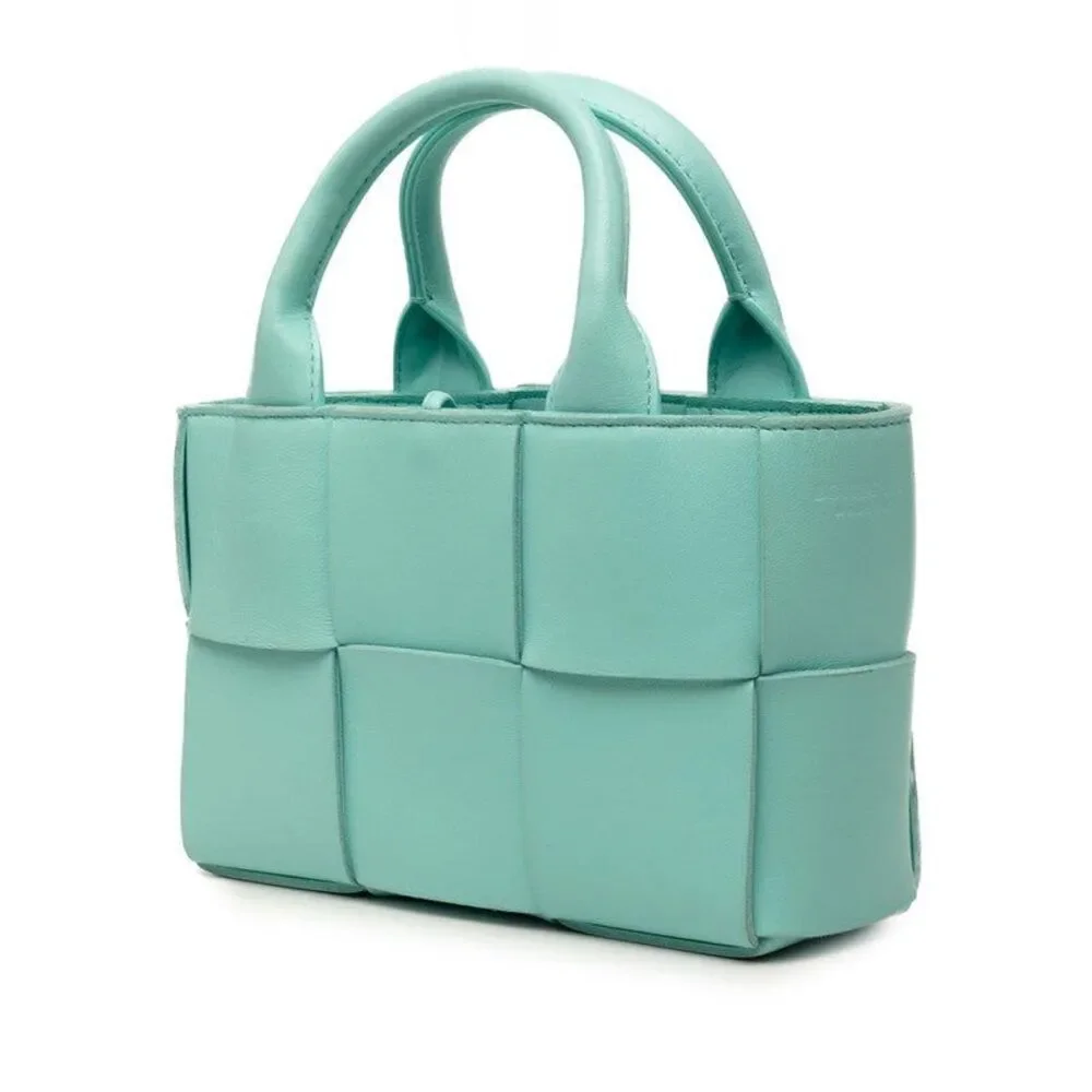 Bottega Veneta delivery duty